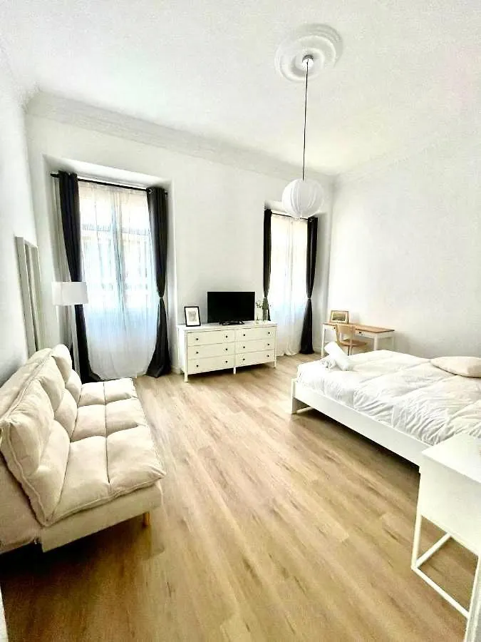 Suites Larios Malaga Hostel