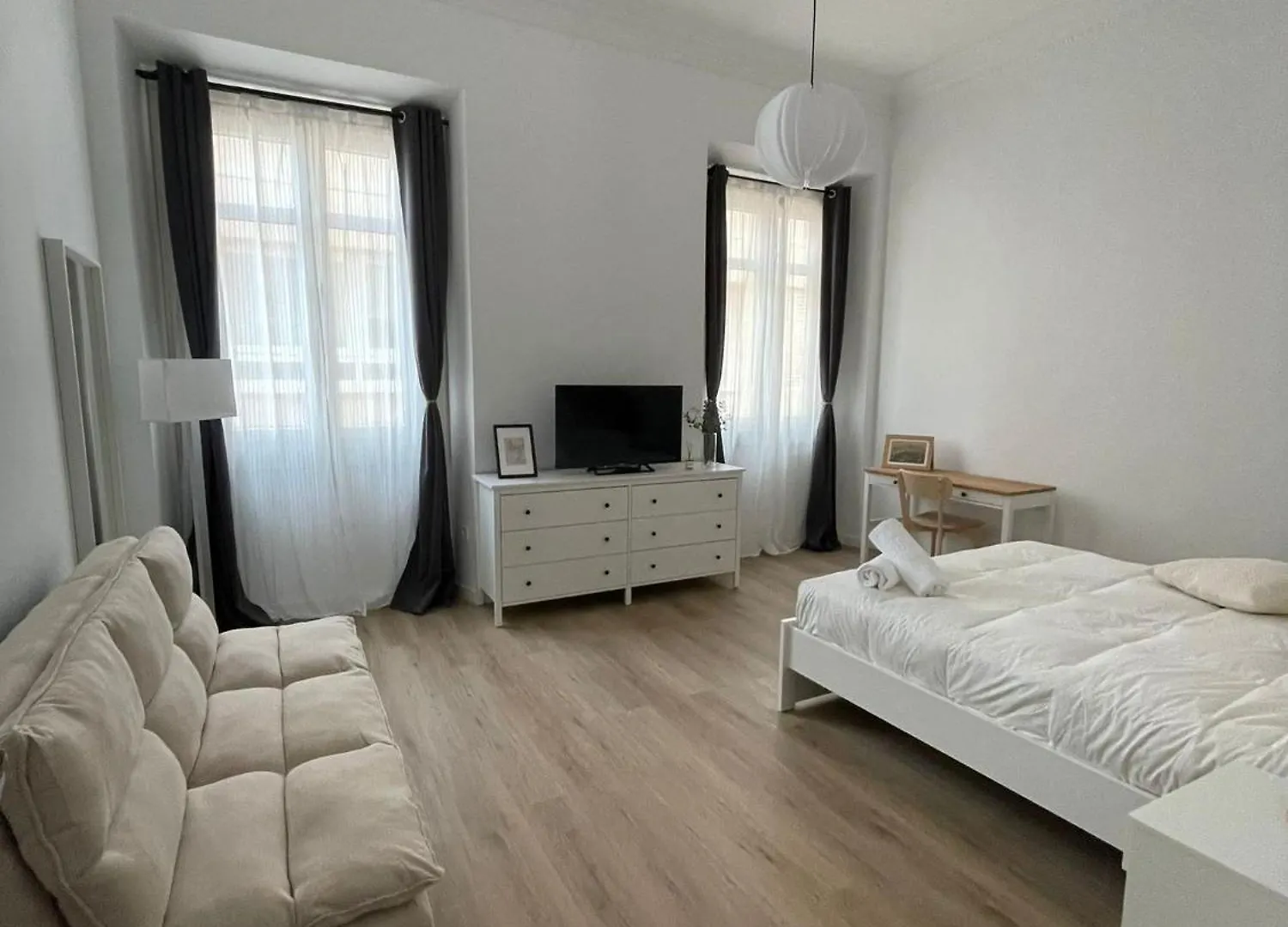Suites Larios Malaga Hostel